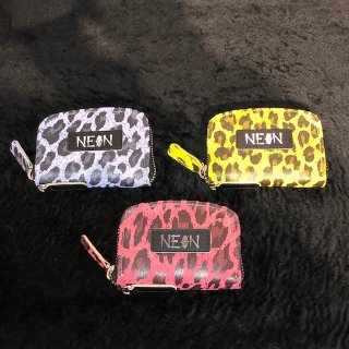 <img class='new_mark_img1' src='https://img.shop-pro.jp/img/new/icons55.gif' style='border:none;display:inline;margin:0px;padding:0px;width:auto;' />Leopard pattern small  wallet 