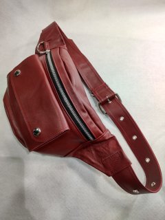 <img class='new_mark_img1' src='https://img.shop-pro.jp/img/new/icons1.gif' style='border:none;display:inline;margin:0px;padding:0px;width:auto;' />Leather waist pouch（バーガンディ）