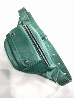 <img class='new_mark_img1' src='https://img.shop-pro.jp/img/new/icons1.gif' style='border:none;display:inline;margin:0px;padding:0px;width:auto;' />Leather waist pouch（緑）