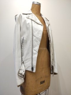 <img class='new_mark_img1' src='https://img.shop-pro.jp/img/new/icons1.gif' style='border:none;display:inline;margin:0px;padding:0px;width:auto;' />70's White Double riders jacket 