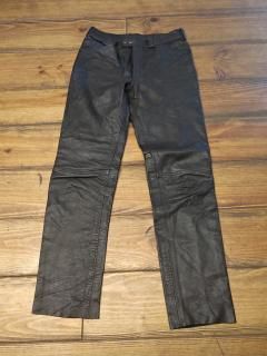 <img class='new_mark_img1' src='https://img.shop-pro.jp/img/new/icons1.gif' style='border:none;display:inline;margin:0px;padding:0px;width:auto;' />Lewis Leather Racing Pants