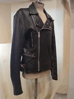 <img class='new_mark_img1' src='https://img.shop-pro.jp/img/new/icons1.gif' style='border:none;display:inline;margin:0px;padding:0px;width:auto;' />FIELDSHEER Fringe Double Riders Leather Jacket