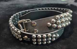 <img class='new_mark_img1' src='https://img.shop-pro.jp/img/new/icons1.gif' style='border:none;display:inline;margin:0px;padding:0px;width:auto;' />NEON OR GLORY Studs Belt 