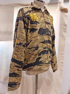 <img class='new_mark_img1' src='https://img.shop-pro.jp/img/new/icons1.gif' style='border:none;display:inline;margin:0px;padding:0px;width:auto;' />NEON Vietnam Souvenir Jacket