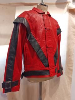<img class='new_mark_img1' src='https://img.shop-pro.jp/img/new/icons1.gif' style='border:none;display:inline;margin:0px;padding:0px;width:auto;' />80's Made in Italy Thriller jacket