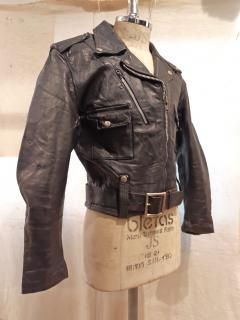 <img class='new_mark_img1' src='https://img.shop-pro.jp/img/new/icons1.gif' style='border:none;display:inline;margin:0px;padding:0px;width:auto;' />60's Harley Davidson Riders Leather Jacket CYCLEQUEEN