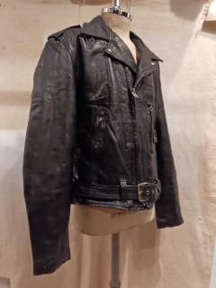 <img class='new_mark_img1' src='https://img.shop-pro.jp/img/new/icons1.gif' style='border:none;display:inline;margin:0px;padding:0px;width:auto;' />60~70's Sears Roebuck D pocket Leather Jacket