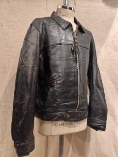 <img class='new_mark_img1' src='https://img.shop-pro.jp/img/new/icons1.gif' style='border:none;display:inline;margin:0px;padding:0px;width:auto;' />60's Lewis Leathers Single Leather Jacket