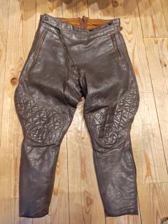 <img class='new_mark_img1' src='https://img.shop-pro.jp/img/new/icons16.gif' style='border:none;display:inline;margin:0px;padding:0px;width:auto;' />40's German Leather motorcycle pants