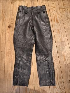 <img class='new_mark_img1' src='https://img.shop-pro.jp/img/new/icons16.gif' style='border:none;display:inline;margin:0px;padding:0px;width:auto;' />80's French Army Leather motorcycle pants 