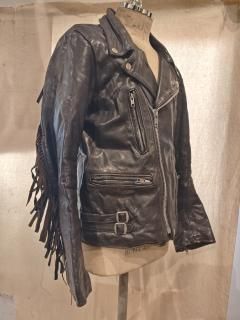 <img class='new_mark_img1' src='https://img.shop-pro.jp/img/new/icons1.gif' style='border:none;display:inline;margin:0px;padding:0px;width:auto;' />80's Lewis Leathers Fringed Lightning