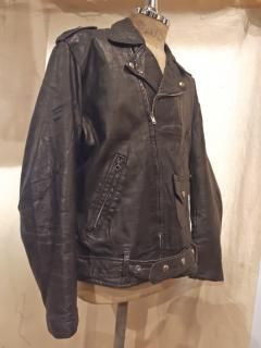 <img class='new_mark_img1' src='https://img.shop-pro.jp/img/new/icons1.gif' style='border:none;display:inline;margin:0px;padding:0px;width:auto;' />70's CYCLE RIDER Double Leather Jacket 