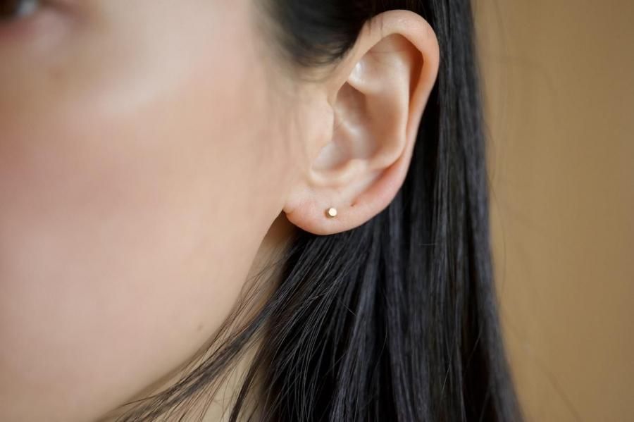 18金の小石ピアス / ひとつ - dzdz rings Online Store