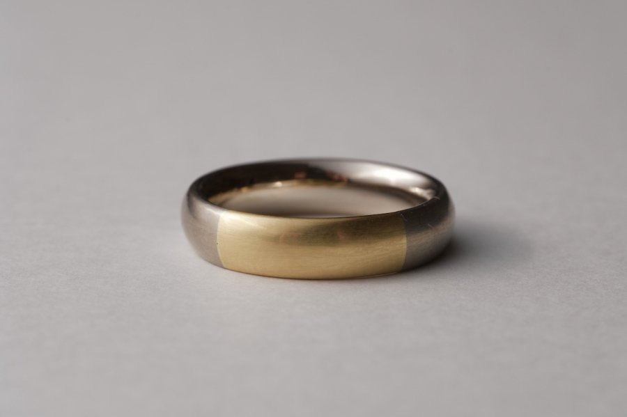 オーバル型の18金の指輪 / 5.0mm / ひとつ