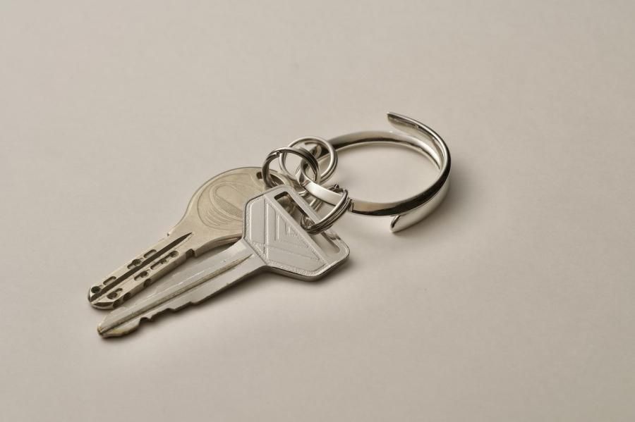 004Silver Key Loop 