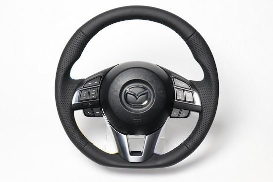 GReddyステアリング3色ステッチ CX-3/CX-5/アクセラ/デミオ GReddyステアリング3色ステッチ CX-3/CX-5/アクセラ/デミオ