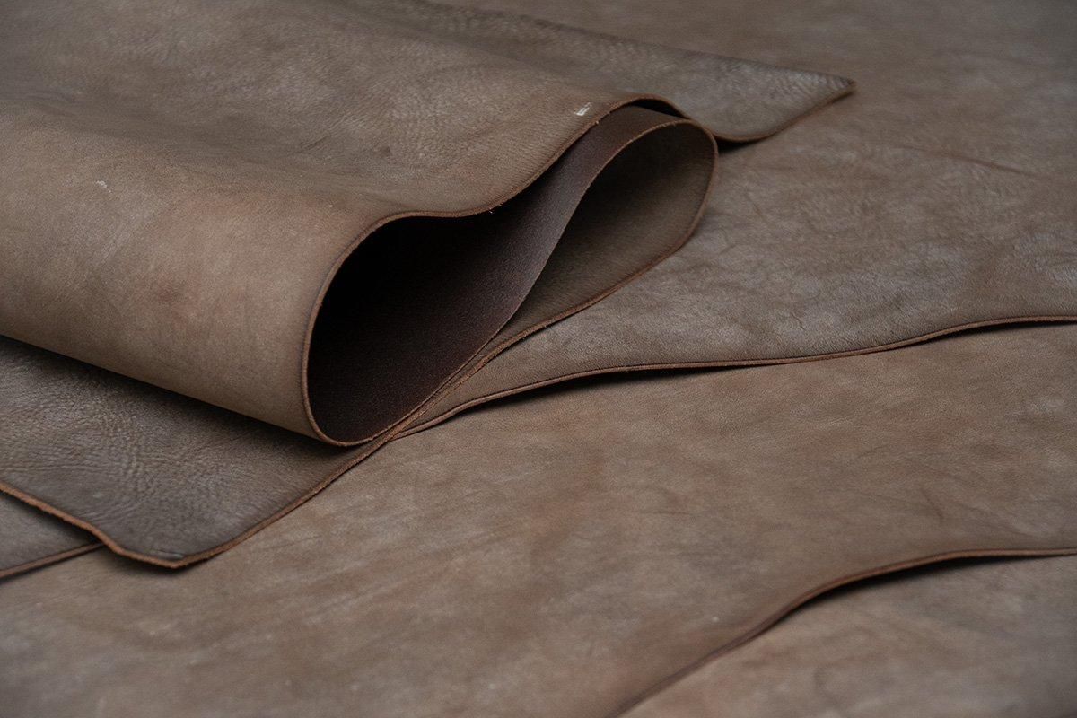 Azzurra社製『アラスカ / ALASKA』』#SAK-10 チョコ | 革の販売