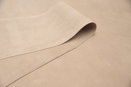 ヌメ半裁の床革（2.5mm厚前後） - 革の販売『KAWAMURA LEATHER』