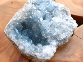 セレスタイト（マダガスカル）群晶原石 1098 g