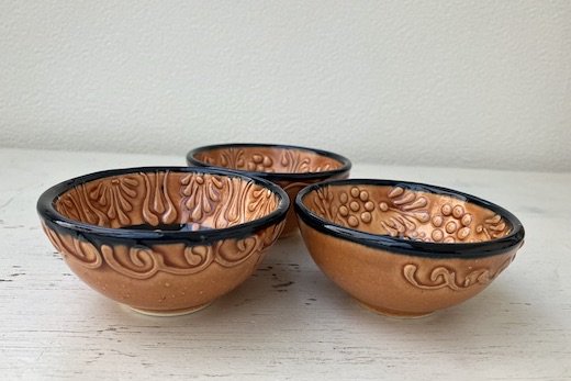 キュタフヤ陶器（トルコ）小皿３色 - 天然石とオーガニックライフを提案 リュミエールブランシュ
