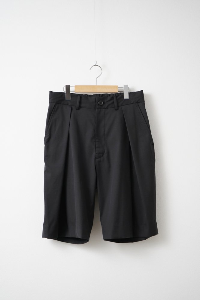 NON-BINARY TUCK SHORTS(BLACK)