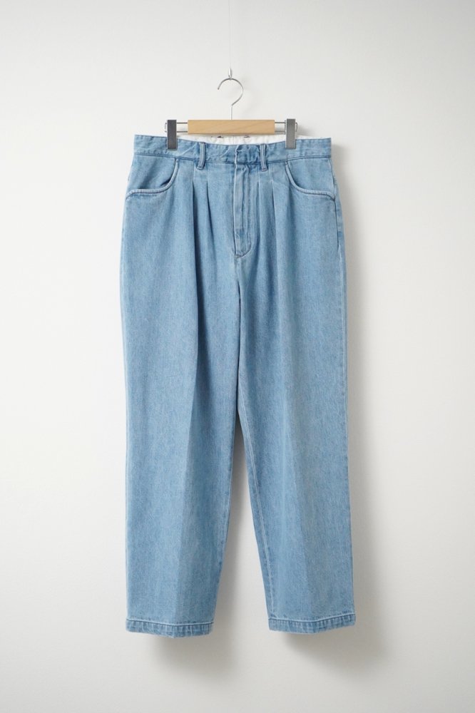 Two-tuck Wide Tapered Pants -Denim-(BLEACH)