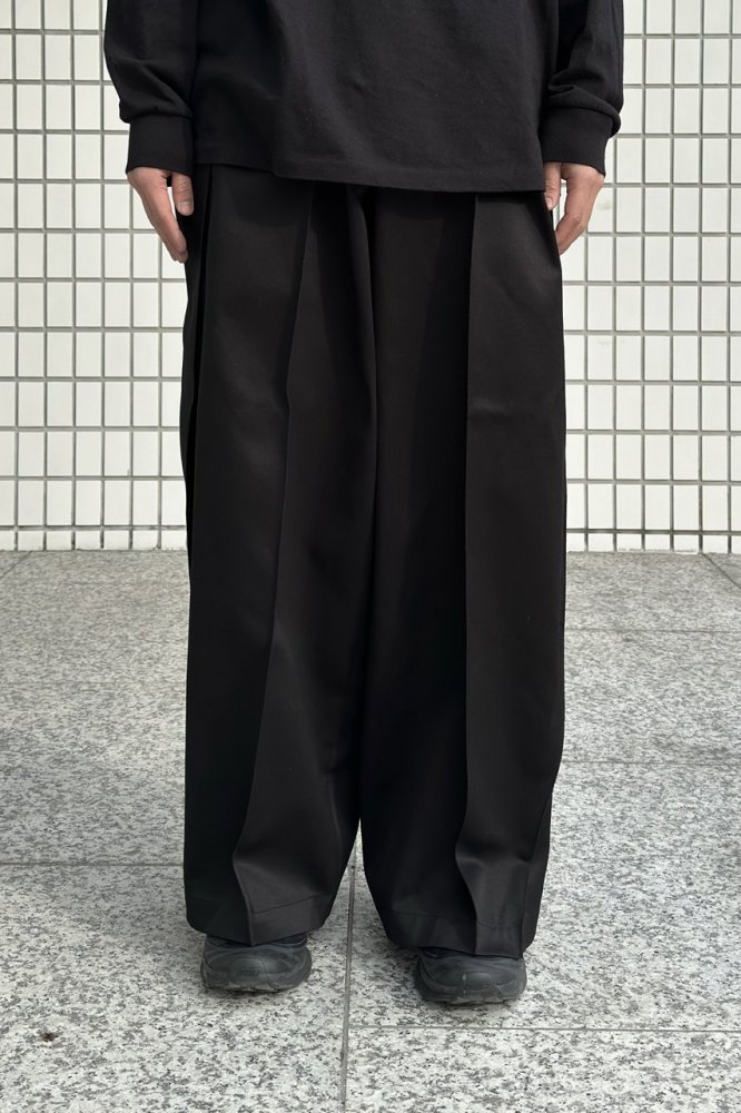 Pleat-Design Pants(BLACK)