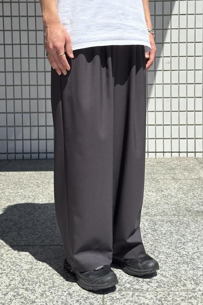 ORGANIC WOOL 2/80 TROPICAL TRIPLE PLEATED EASY TROUSERS(CHARCOAL