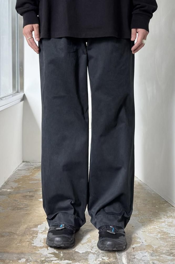 PRODUCT DYED FINX CHINO ONE-TUCK PANTS(BLACK)