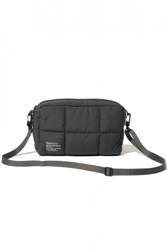 QUILTED CUBE BAG_M(CHARCOAL)