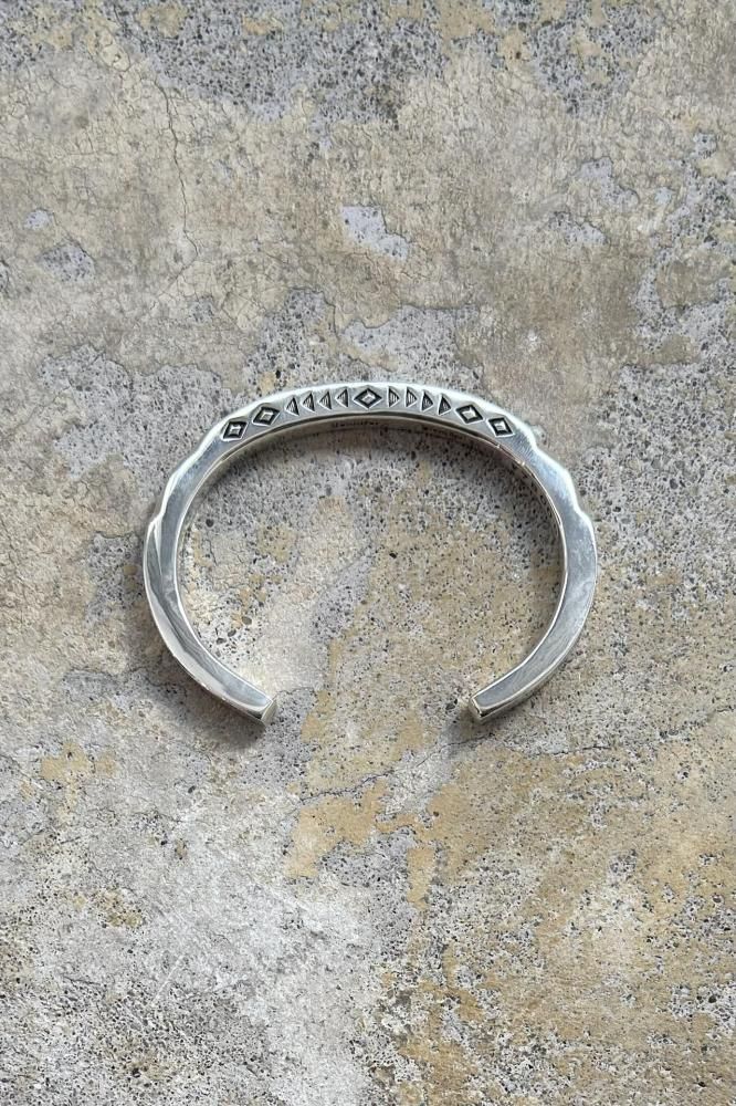 Indian Jewelry / NAVAJO BANGLE by Jennifer Curtis