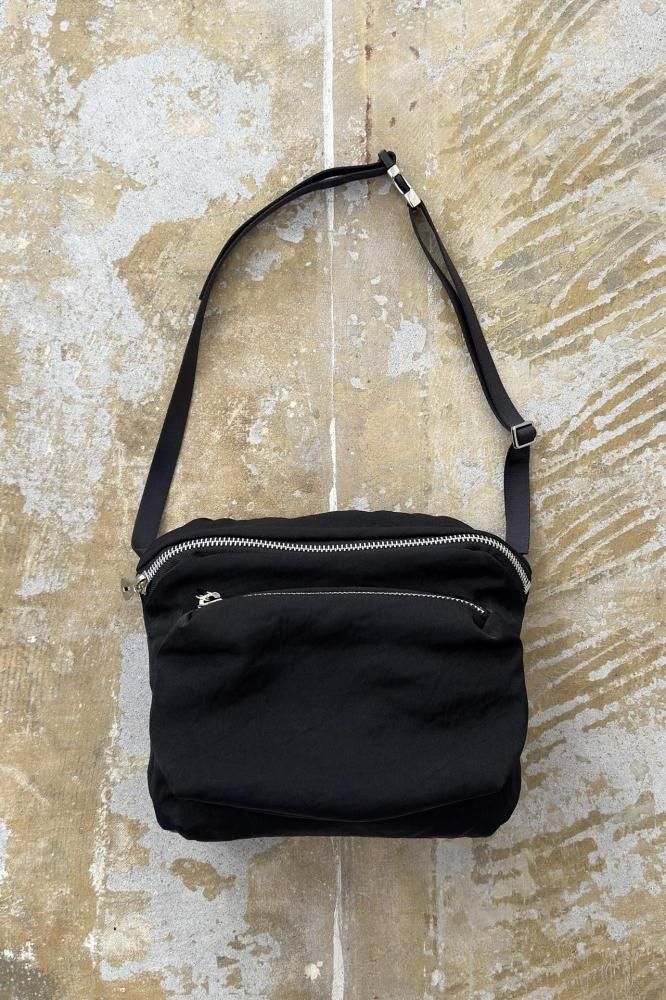 ANNIE PUFFER DAY SHOULDER -CERATO BRIGHT-(BLACK)