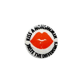 DEAD STOCK!! Vintage 70's-80's KISS A NONSMOKER TASTE THE DIFFERENCE London Badge
