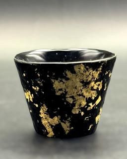 T-251 ⡡Ω֡塡ʶSake cup mouthpiece shearing cup ancient  jet black (gold leaf)