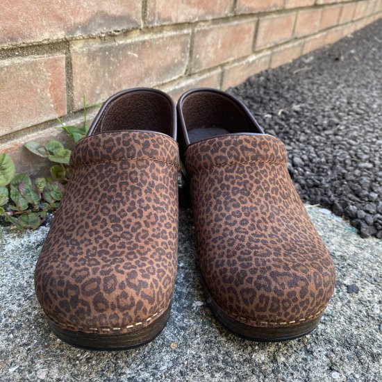 dansko/ダンスコ Professional Suede Mini Leopard-天然素材の 