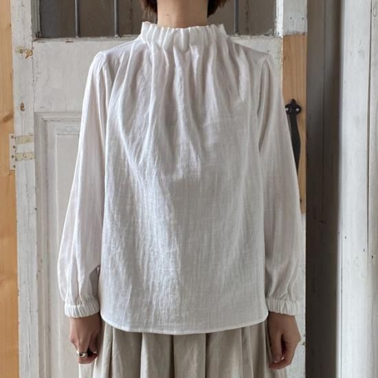 slone square スロンスクエア Wガーゼカヌレハイネックブラウス