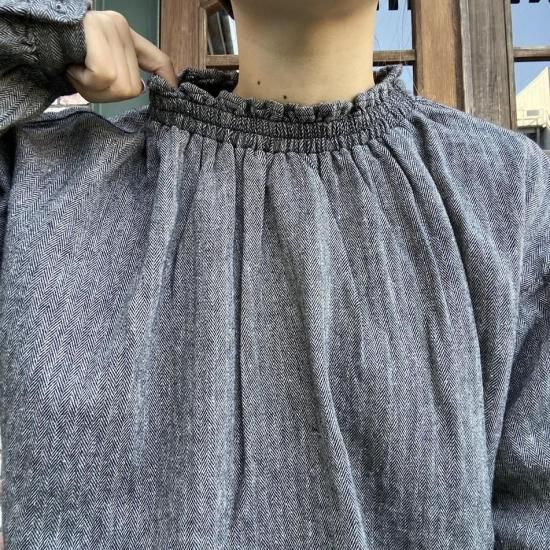 blue willow/ブルーウィロー ヘリンボーンフリル襟ブラウス-リネン服と