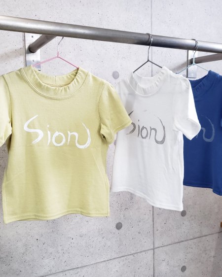baby&kids〈Sion〉ロゴ入りTシャツ