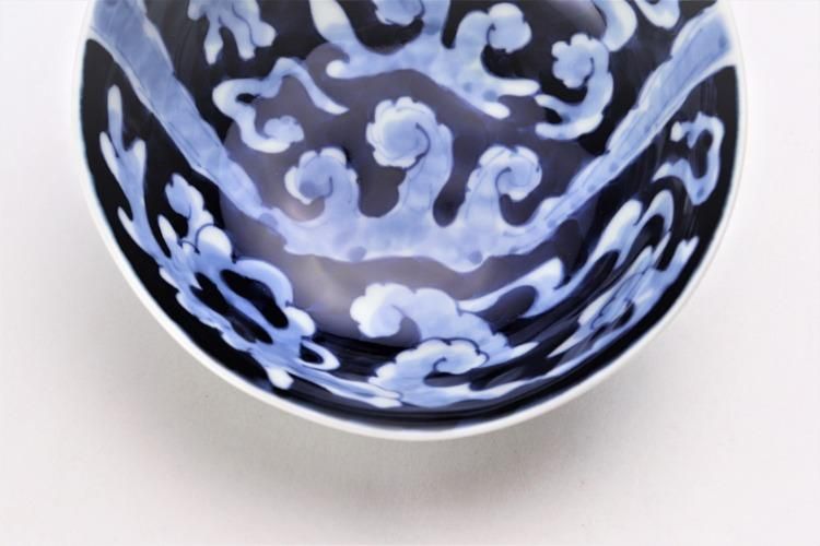 有田焼 李荘窯：染付墨弾き波兎文 4寸平取鉢☆ 有田焼 李荘窯：染付墨弾き波兎文 4寸平取鉢☆