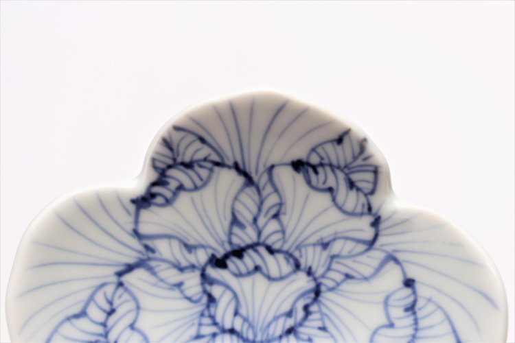 ☆そうた窯　染付花弁紋　松型箸置き 画像サブ3