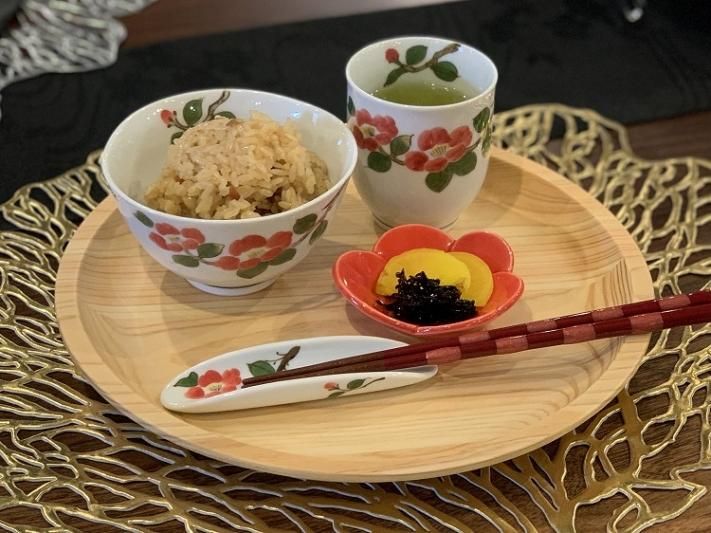 茶道具　茶碗雪椿 色絵『雪椿に文鳥』抹茶盌（ぷっくりシリーズ） / ことよりモール