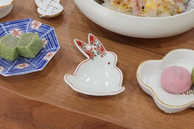 伝平窯 赤花耳万歴 うさぎ豆小皿
