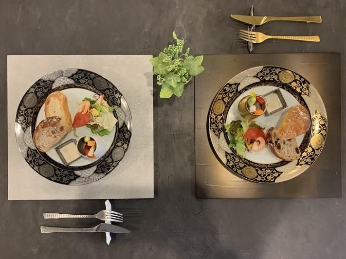 有田焼 徳幸窯 錦黒地金彩菊花紋4寸皿 新品・未使用品 5客セット台皿付き 楽天市場】【有田焼 徳幸窯 黒地金彩菊華紋紅茶碗】有田焼 磁器