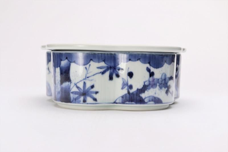 福泉窯 染付松竹梅 花型蓋物(1段) 福泉窯 染付松竹梅 花型蓋物(1段)