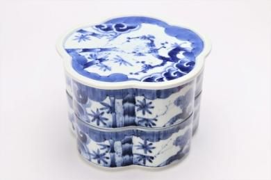 〇福泉窯　染付松竹梅　花型蓋物(2段)