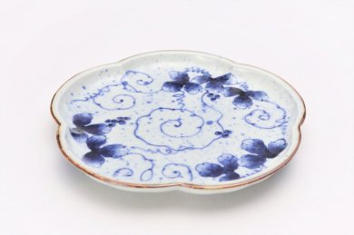 〇福泉窯×MARUKEIオリジナル　染付つたぶどう　花型8寸皿
