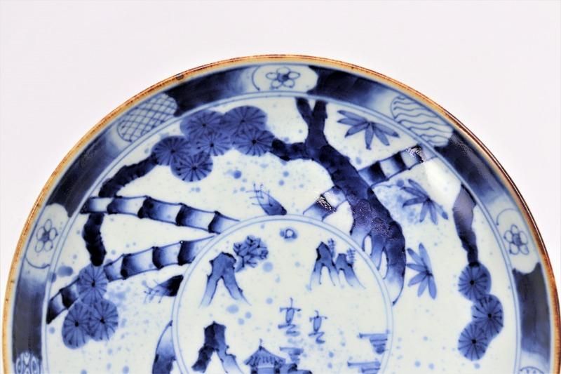 福泉窯 染付渕地紋松竹梅見込み山水 新7寸皿