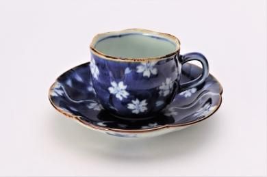 Amazon | 有田焼 福泉窯 染錦椿総柄紫三ツ足コーヒーカップ