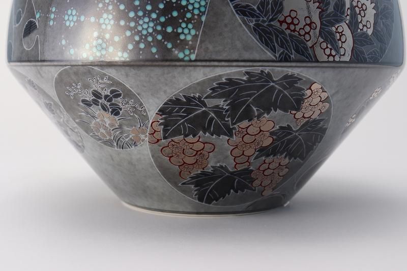 十四代今右衛門作 色絵薄墨墨はじき四季花文花瓶 十四代今右衛門作 色絵薄墨墨はじき四季花文花瓶