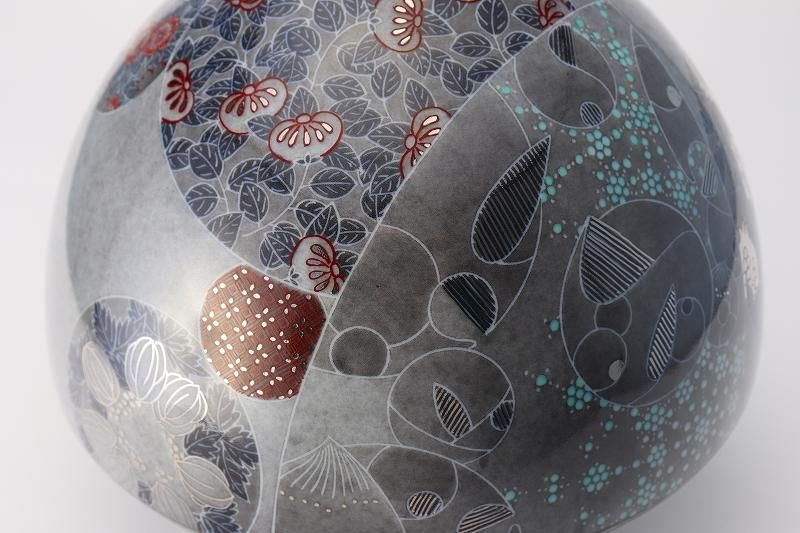 B291h 「色絵薄墨草花文 香合」十四代今泉今右衛門作　茶道具 B291h 「色絵薄墨草花文 香合」十四代今泉今右衛門作 茶道具